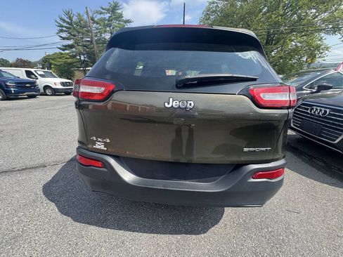 Used 2015 Jeep Cherokee Sport w/ Cold Weather Group AWD/4WD image 6