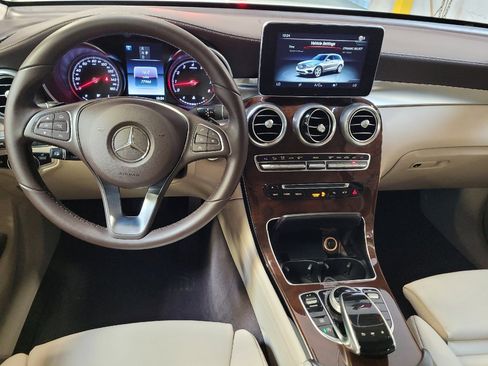 Used 2018 Mercedes-Benz GLC 300 4MATIC image 22
