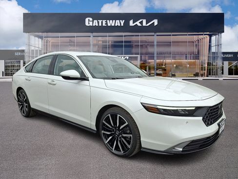 Used 2024 Honda Accord Touring image 1