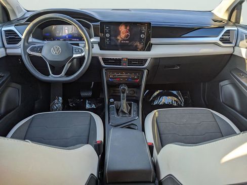 Certified 2025 Volkswagen Taos SE image 10