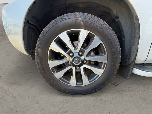 Used 2022 Toyota Sequoia Limited AWD/4WD image 9