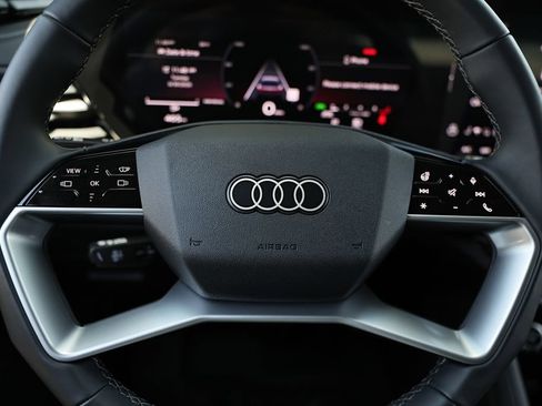 Certified 2025 Audi Q5 Premium Plus w/ Premium Plus AWD/4WD image 30