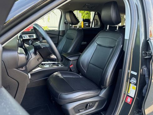 Used 2023 Ford Explorer Limited w/ Hybrid Equipment Group 310A AWD/4WD image 17