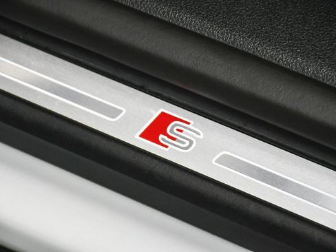 Used 2024 Audi SQ8 Premium Plus w/ Black Optic Package image 12