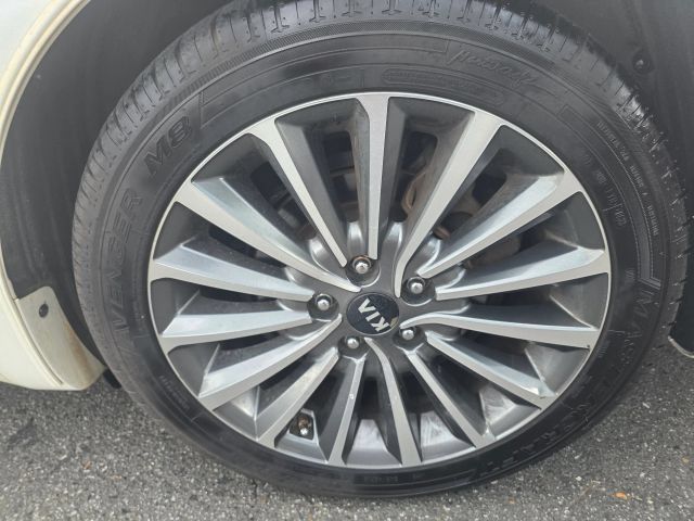 Used 2017 Kia Cadenza Technology FWD image 10