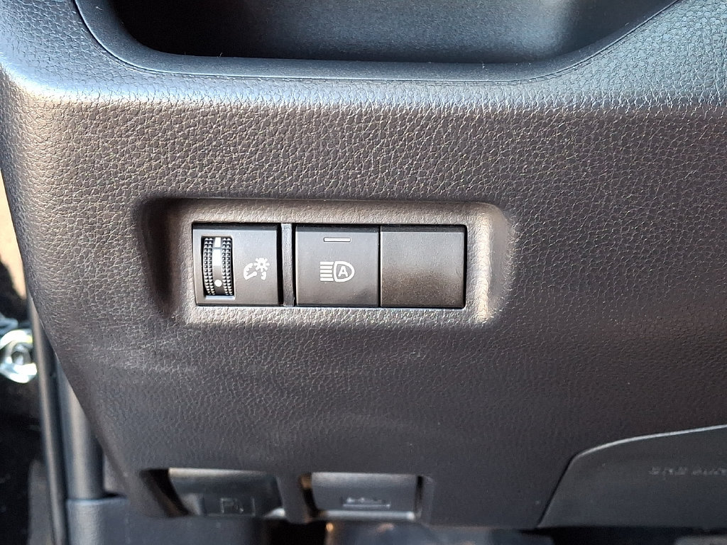 Certified 2025 Toyota RAV4 LE AWD/4WD image 28
