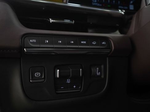 Used 2022 Cadillac Escalade Sport Platinum w/ Heavy-Duty Trailer Package AWD/4WD image 30
