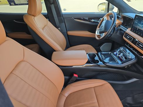 Certified 2023 Lincoln Nautilus Black Label w/ Class II Trailer Tow Package image 10