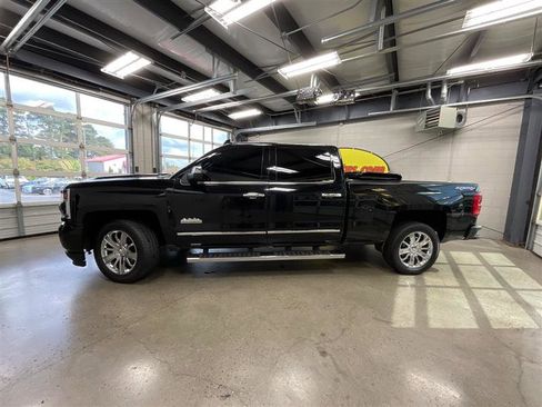 Used 2017 Chevrolet Silverado 1500 High Country AWD/4WD image 2
