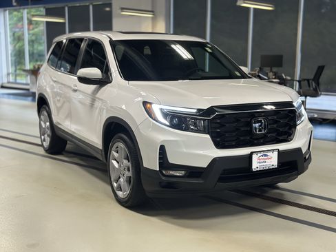 Used 2024 Honda Passport EX-L image 4