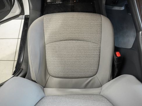Used 2023 Toyota Sienna LE FWD image 28