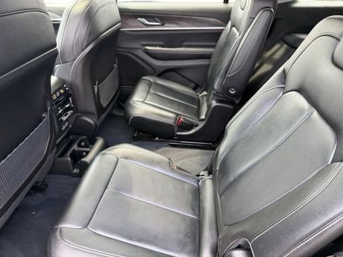 Used 2023 Jeep Grand Cherokee L Limited w/ Black Appearance Package AWD/4WD image 11