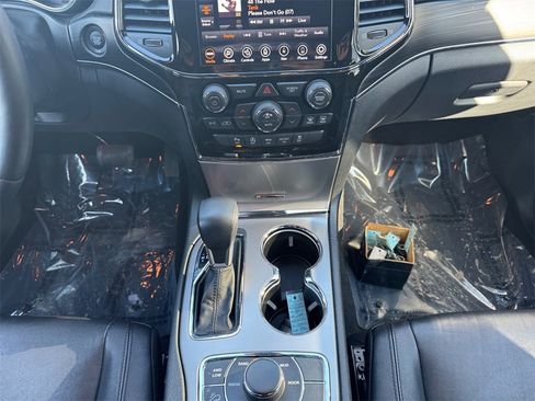 Used 2021 Jeep Grand Cherokee Limited w/ Sun & Sound Group image 11