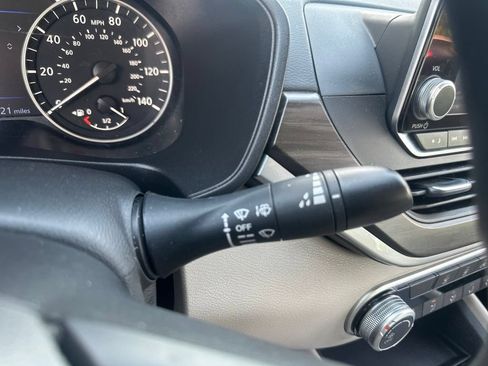 Used 2025 Nissan Altima 2.5 SV FWD image 19