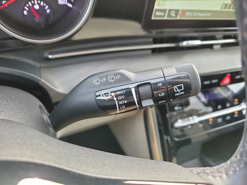 Certified 2024 Kia Carnival EX image 31