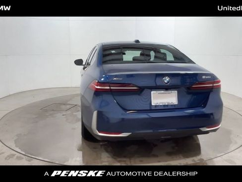 Used 2025 BMW 530i xDrive w/ Premium Package image 7