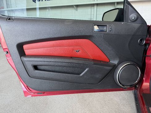 Used 2010 Ford Mustang GT RWD image 18