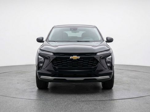 Used 2025 Chevrolet TrailBlazer LT image 2