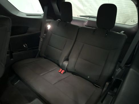 Used 2020 Ford Explorer XLT image 25