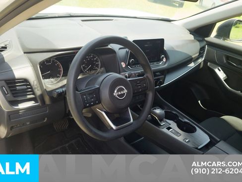 Used 2024 Nissan Rogue S FWD image 5