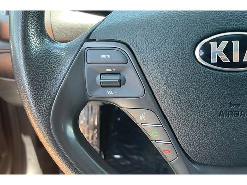 Used 2017 Kia Forte LX FWD image 31
