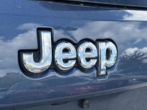 Used 2020 Jeep Grand Cherokee Overland AWD/4WD image 16