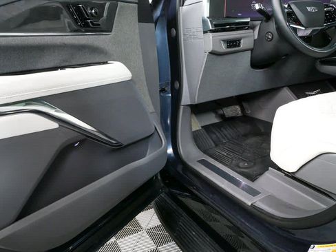 Certified 2026 Cadillac Escalade IQ Sport 1 w/ LPO, ONYX Package AWD/4WD image 8