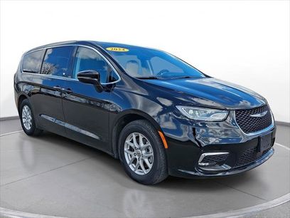 Used 2024 Chrysler Pacifica Touring-L