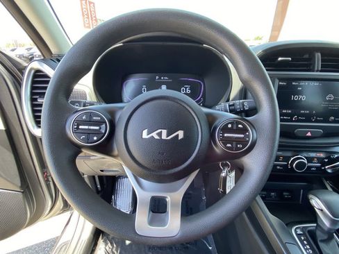 Used 2025 Kia Soul LX FWD image 26