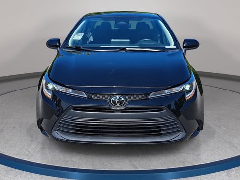 Used 2024 Toyota Corolla LE FWD image 2