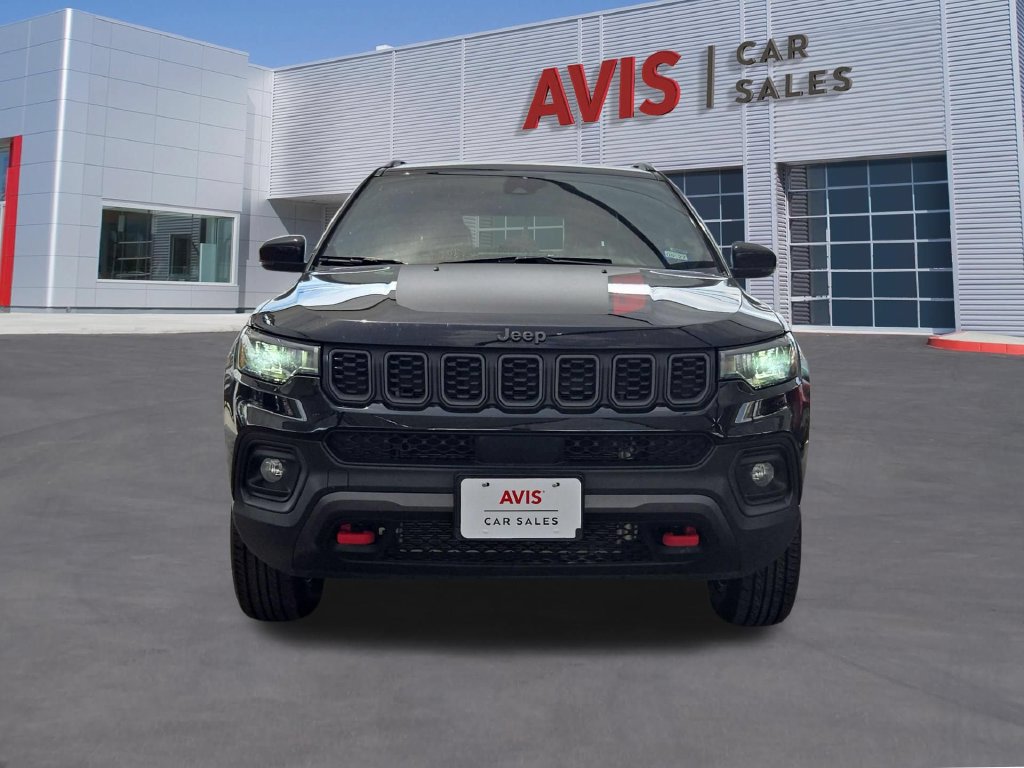 Used 2025 Jeep Compass Trailhawk AWD/4WD image 2