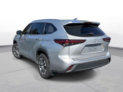 Used 2020 Toyota Highlander XLE image 8