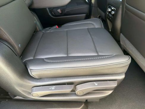 Used 2026 GMC Yukon Denali w/ Advanced Technology Package AWD/4WD image 27