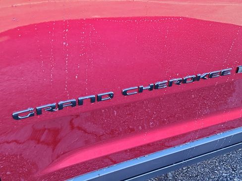 New 2025 Jeep Grand Cherokee Altitude AWD/4WD image 8