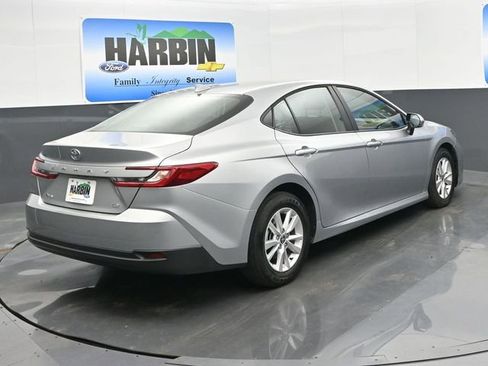 Used 2025 Toyota Camry LE w/ Convenience Package FWD image 5