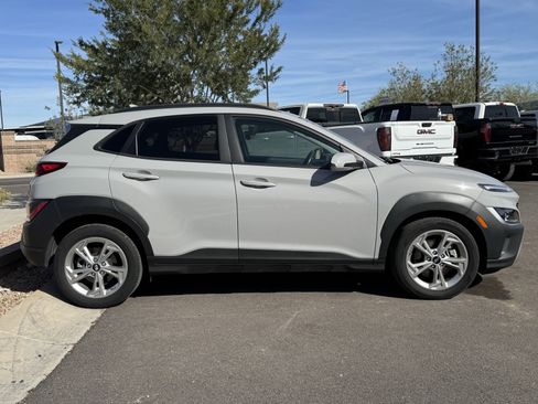 Used 2022 Hyundai Kona SEL w/ Convenience Package image 2