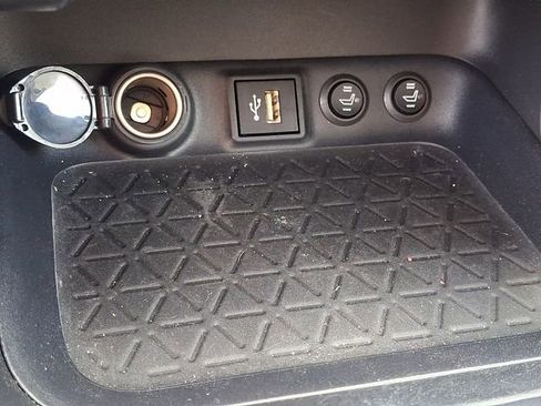 Used 2025 Toyota RAV4 XLE Premium image 26