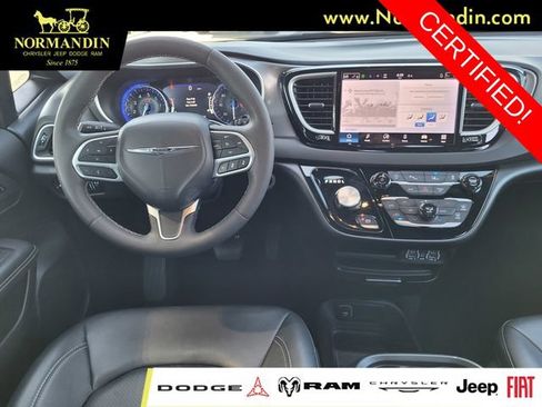 Certified 2025 Chrysler Pacifica Select FWD image 7