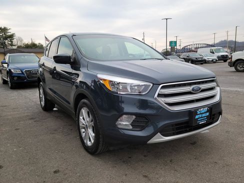 Used 2019 Ford Escape SE image 3