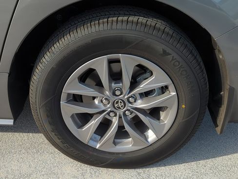 Used 2026 Toyota Sienna XLE image 6