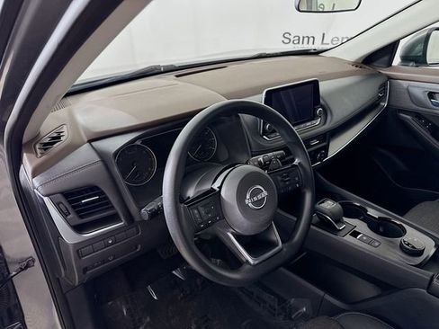 Used 2023 Nissan Rogue SV image 9