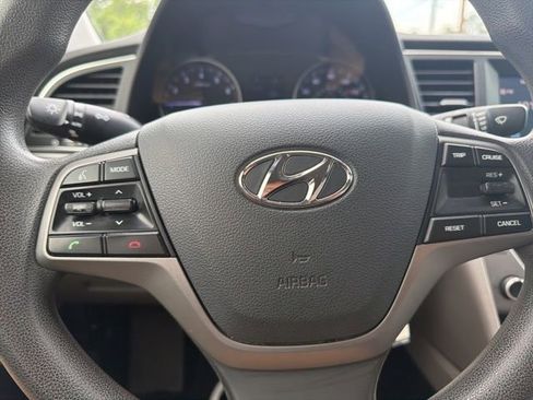 Used 2017 Hyundai Elantra SE FWD image 11