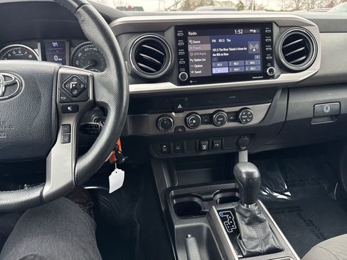 Used 2020 Toyota Tacoma SR5 image 17