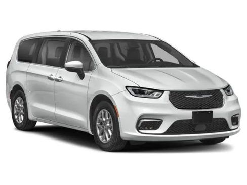 Used 2023 Chrysler Pacifica Touring-L FWD image 9