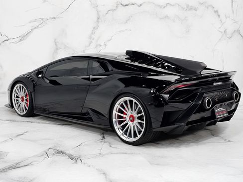 Used 2023 Lamborghini Huracan STO RWD image 8