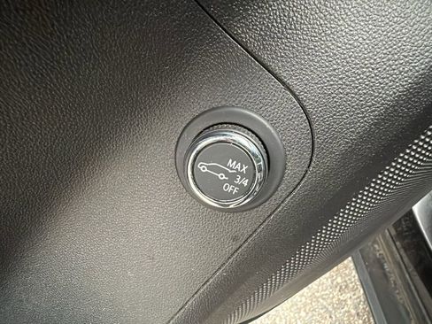 Used 2020 GMC Acadia SLE w/ Driver Convenience Package image 18