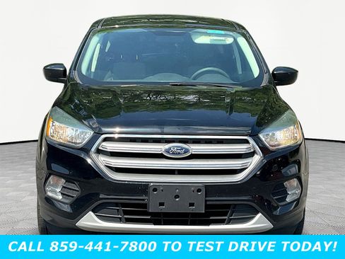 Used 2017 Ford Escape SE FWD image 2