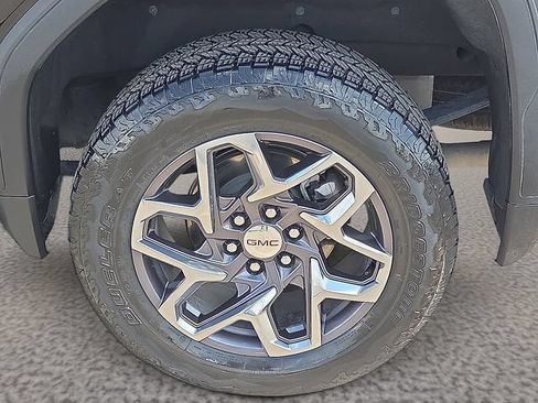 Used 2025 GMC Sierra 1500 SLT AWD/4WD image 8