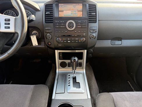 Used 2011 Nissan Pathfinder SV image 39