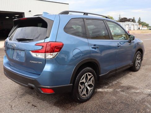 Used 2020 Subaru Forester Premium AWD/4WD image 3